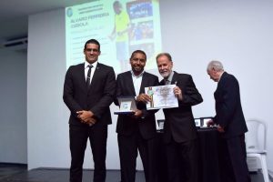 Na-noite-do-dia-28-de-novembro-o-salao-nobre-do-Clube-Bom-Pastor-recebeu-a-mais-importante-e-tr3-300x200 Na noite do dia 28 de novembro, o salão nobre do Clube Bom Pastor recebeu a mais importante e tr3