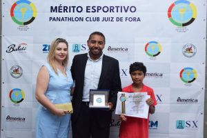 Na-noite-do-dia-28-de-novembro-o-salao-nobre-do-Clube-Bom-Pastor-recebeu-a-mais-importante-e-tr4-300x200 Na noite do dia 28 de novembro, o salão nobre do Clube Bom Pastor recebeu a mais importante e tr4